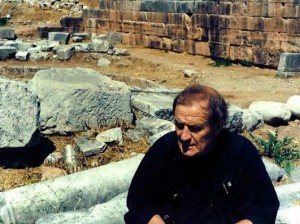 Tony Harrison, Delphi 2003, in search of Byron's inscribed initials - Image Credit: Jim Potts © 2018