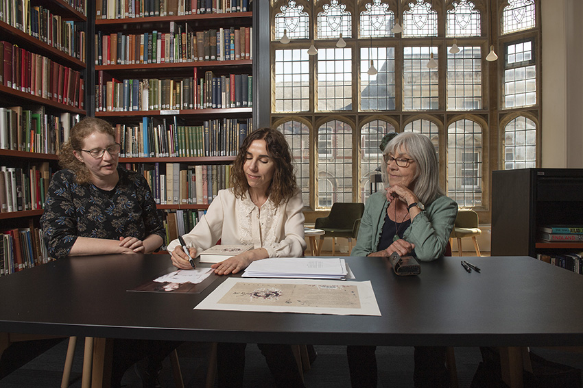 Dorset Museum Interim Director Elizabeth Selby with PJ Harvey and her mother Image Credit: ZacharyCulpin/BNPS